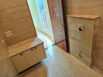 Bathroom in 4 BHK Builder Floor at Kalindi Colony – for Rent
