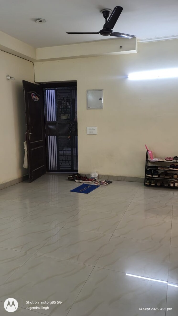 Living Room, aims-golf-city 2.5 Bedroom 1265 Sq.Ft. Apartment In Sector 75 Noida 9245366