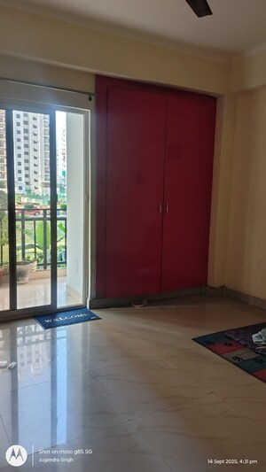 Room in 2.5 BHK Apartment at Aims Golf City, Sector 75 – for Rent
