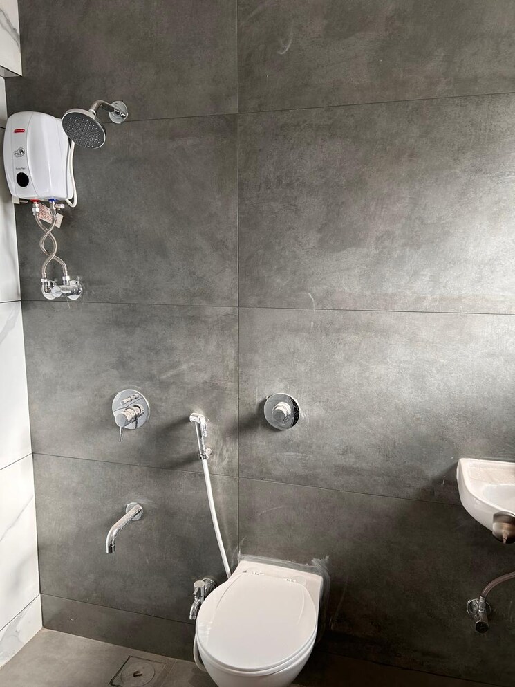 Bathroom, regency-towers 3 Bedroom 1200 Sq.Ft. Apartment In Kavesar Thane 9245371