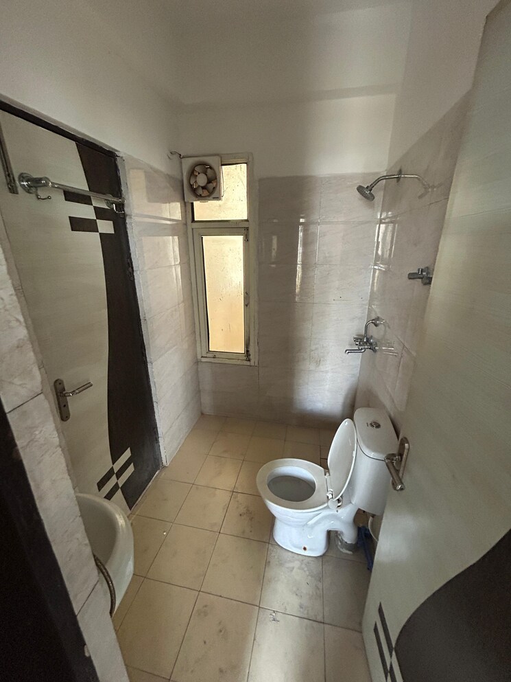 Bathroom, ashiana-palm-court 3 Bedroom 1275 Sq.Ft. Apartment In Raj Nagar Extension Ghaziabad 9245369