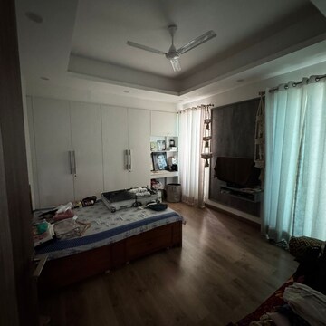 Bedroom in 3 BHK Apartment at Vipul World Floors, Sector 48 – for Rent