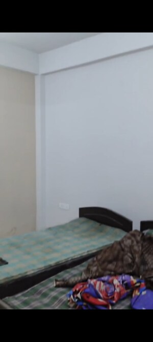 Room in 3 BHK Apartment at RWA Apartments Sector 72, Sector 72 – for Rent