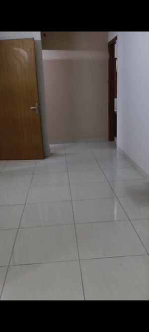 Room in 3 BHK Apartment at RWA Apartments Sector 72, Sector 72 – for Rent