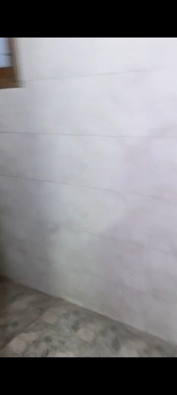 Room in 3 BHK Apartment at RWA Apartments Sector 72, Sector 72 – for Rent