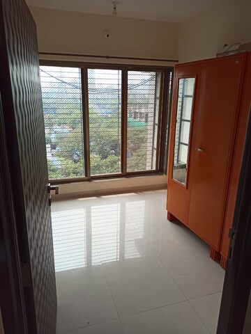 Room in 1.5 BHK Apartment at Newtech Shastri Nagar, Goregaon West – for Sale