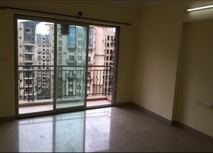Room in 2 BHK Apartment at Nahar Lilium Lantana, Chandivali – for Rent