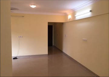 Room in 2 BHK Apartment at Nahar Lilium Lantana, Chandivali – for Rent