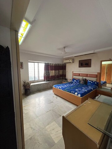 Bedroom in 2 BHK Apartment at Grenville CHS, Andheri West – for Rent