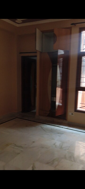 Room in 3 BHK Apartment at NTPC Township, Sector 33 – for Rent