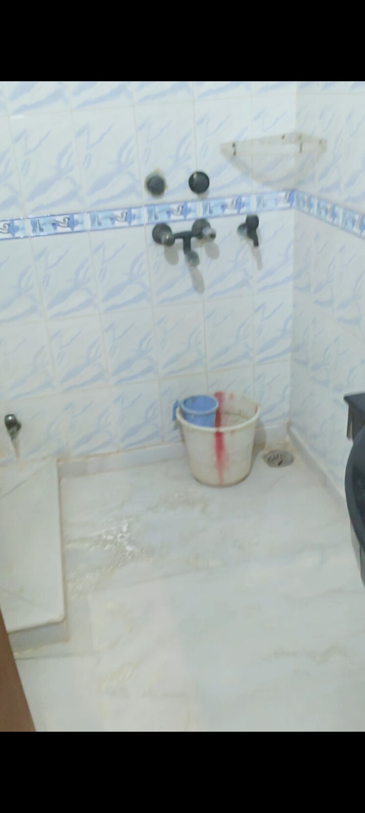 Bathroom, ntpc-township 3 Bedroom 250 Sq.Mt. Apartment In Sector 33 Noida 9245530