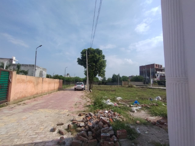 Plot For Sale in Neelkanth Vatika