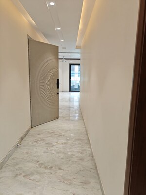 Building Lobby in 3 BHK Builder Floor at Sector 55 – for Rent