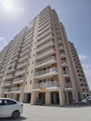 3 BHK Apartment For Sale in Adore Happy Homes Pride, Sector 75