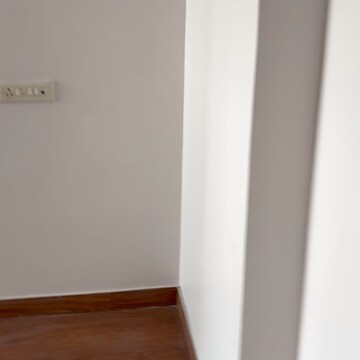 Room in 3 BHK Apartment at Royal Towers Noida, Sector 60 – for Sale