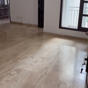 Room in 3 BHK Apartment at Royal Towers Noida, Sector 60 – for Sale