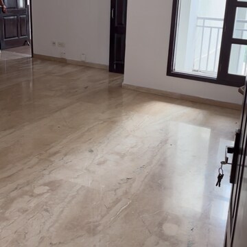 Room in 3 BHK Apartment at Royal Towers Noida, Sector 60 – for Sale
