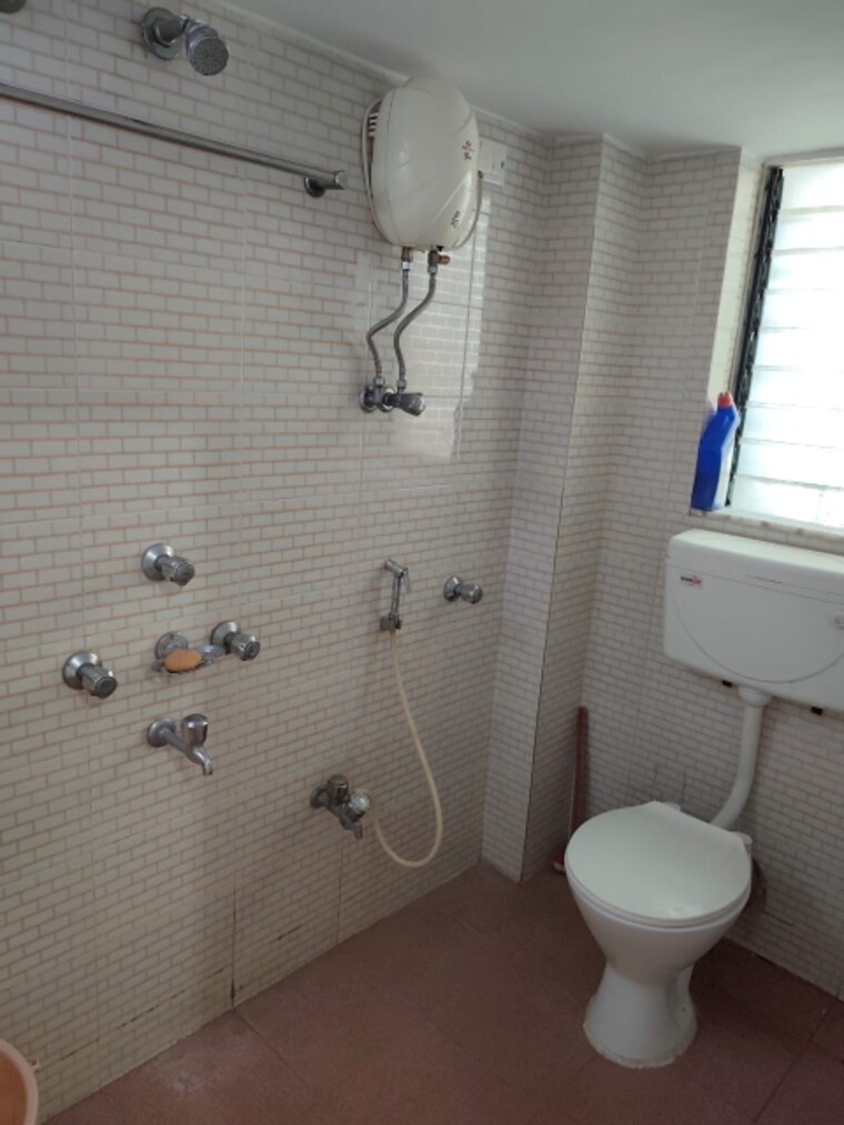 Bathroom, silver-nook-chs 3 Bedroom 1000 Sq.Ft. Apartment In Santacruz East Mumbai 9245547