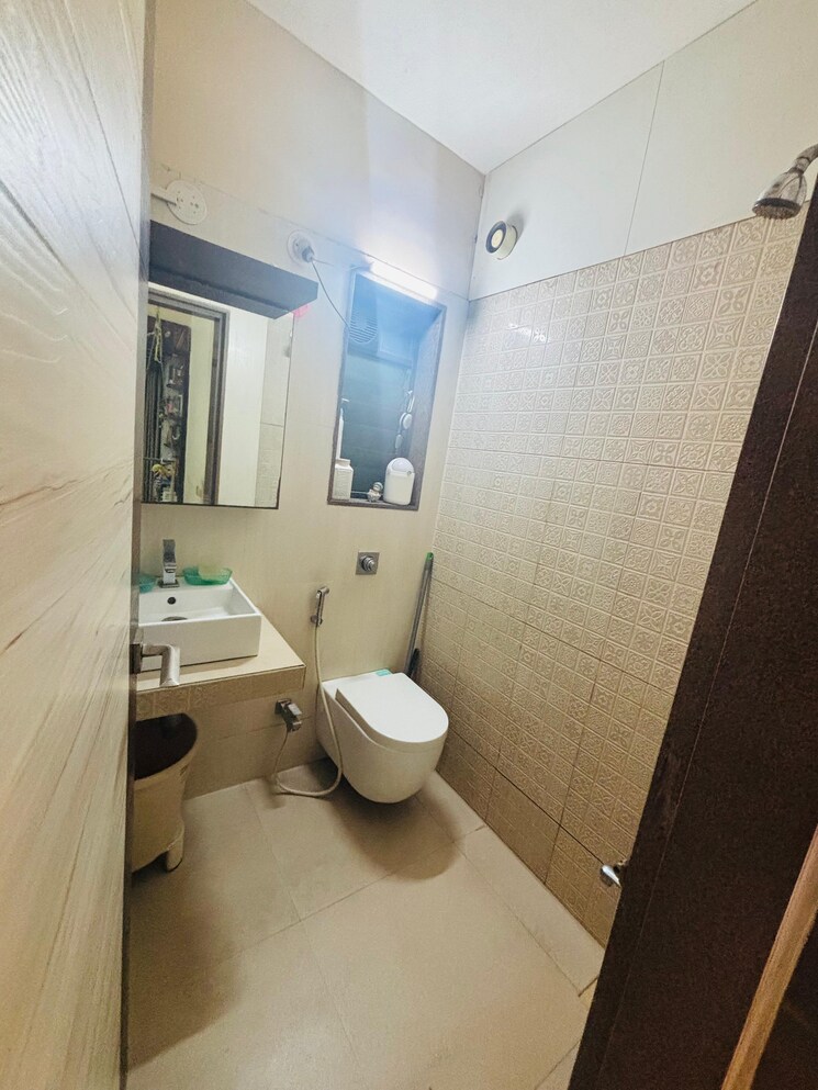 Bathroom, hiranandani-estate 1 Bedroom 720 Sq.Ft. Apartment In Ghodbunder Road Thane 9245566
