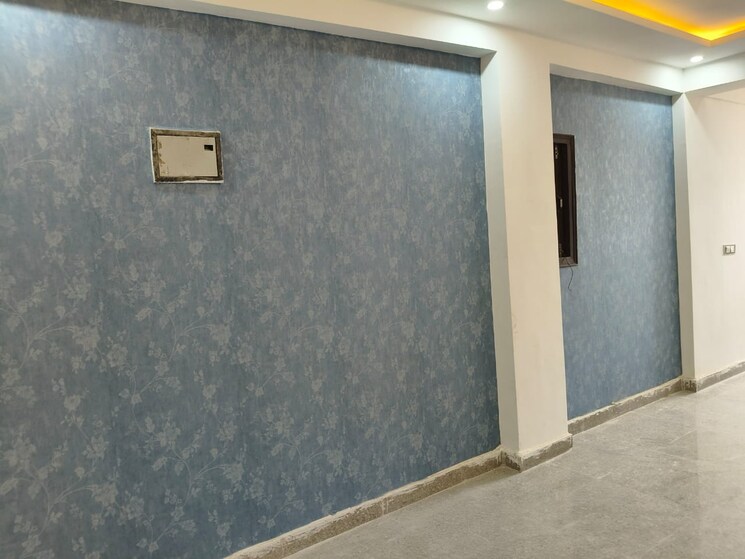 Room, sector 73 3 Bedroom 1352 Sq.Ft. Builder Floor In Sector 73 Noida 9245592