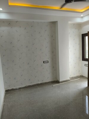 Room in 3 BHK Builder Floor at Sector 73 – for Sale