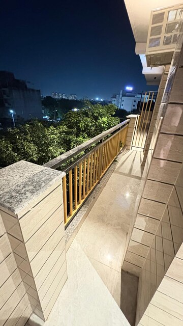 Balcony in 1 RK Builder Floor at Sector 57 – for Rent