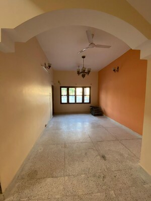 Room in 4 BHK Independent House at Sahastradhara – for Rent
