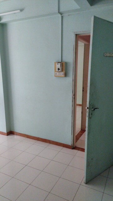 Room in 3 BHK Apartment at Shivtirth Nagar – for Rent