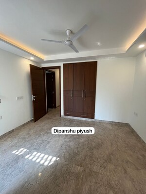 Room in 3 BHK Apartment at Malviya Nagar – for Sale