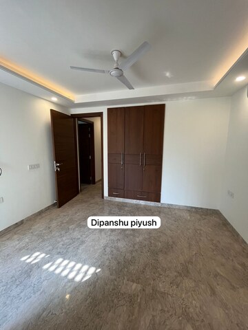 Room in 3 BHK Apartment at Malviya Nagar – for Sale