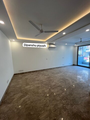 Room in 3 BHK Apartment at Malviya Nagar – for Sale