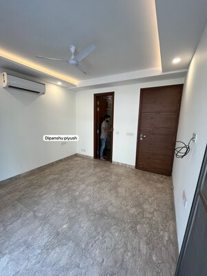 Room in 3 BHK Apartment at Malviya Nagar – for Sale