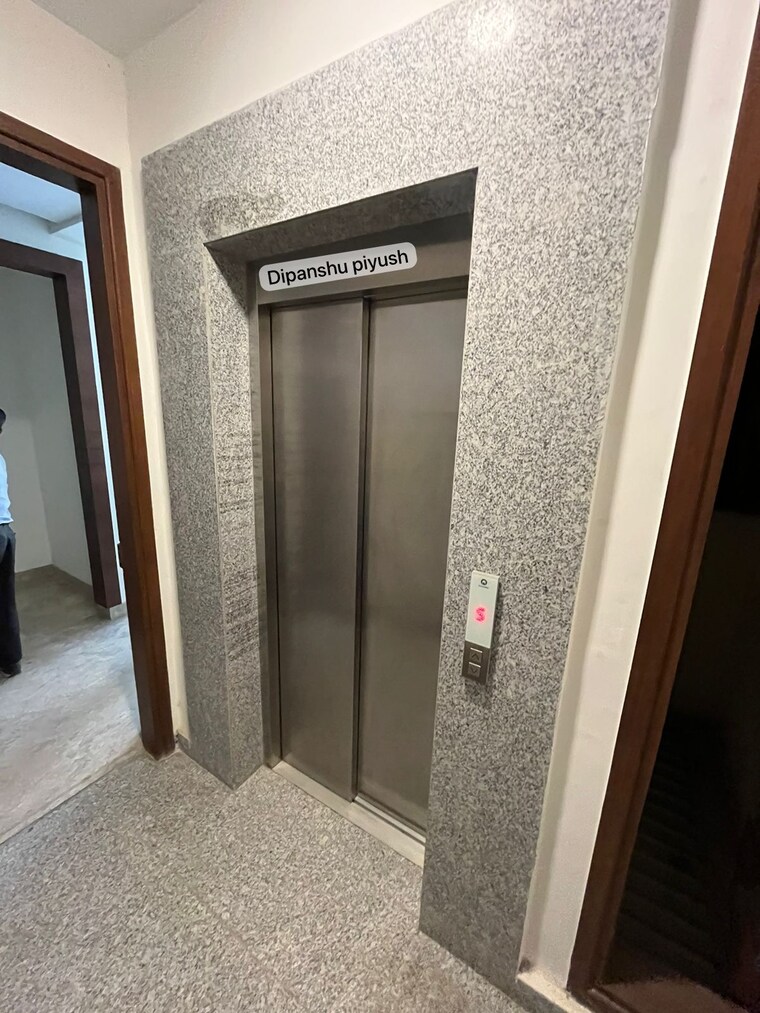 undefined, malviya nagar 3 Bedroom 200 Sq.Yd. Apartment In Malviya Nagar Delhi 9245699