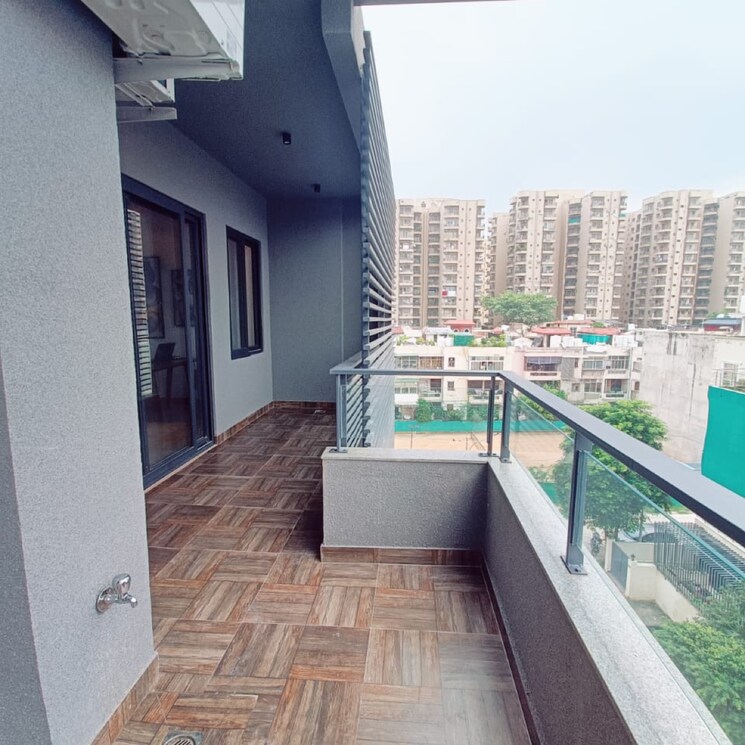 Balcony, sector 52 3.5 Bedroom 240 Sq.Yd. Builder Floor In Sector 52 Gurgaon 9245752