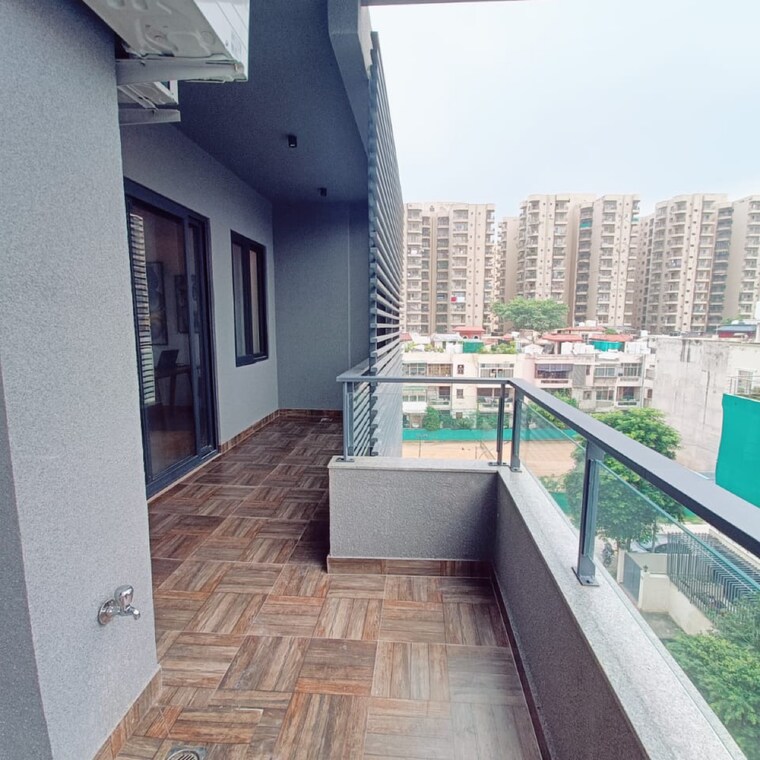 Balcony, sector 52 3.5 Bedroom 240 Sq.Yd. Builder Floor In Sector 52 Gurgaon 9245752