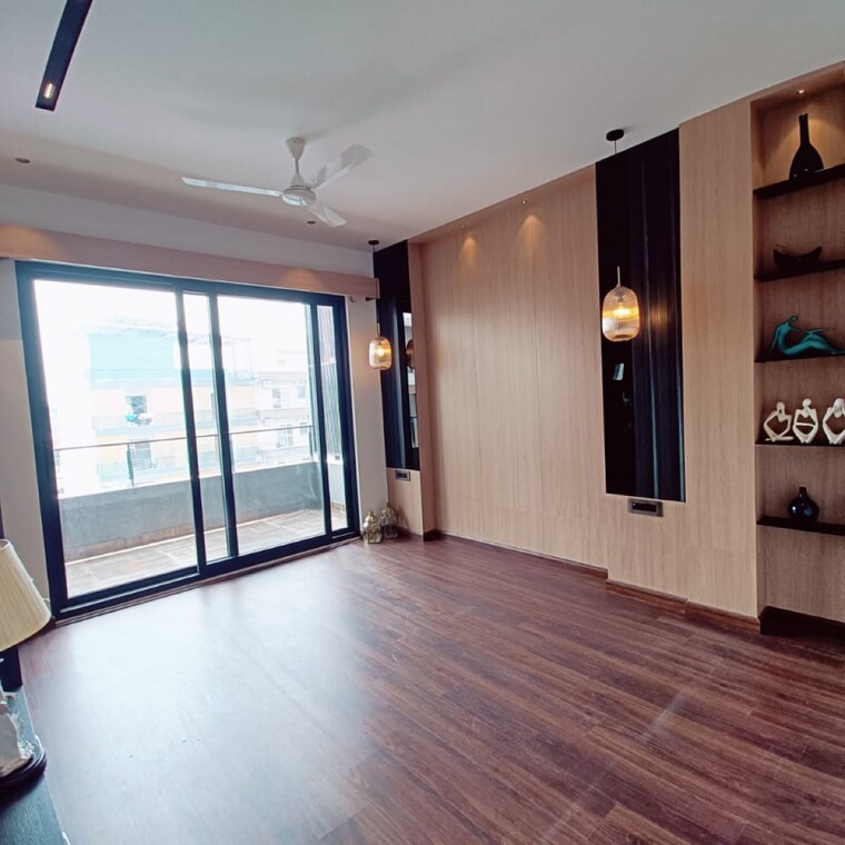 Room, sector 52 3.5 Bedroom 240 Sq.Yd. Builder Floor In Sector 52 Gurgaon 9245752