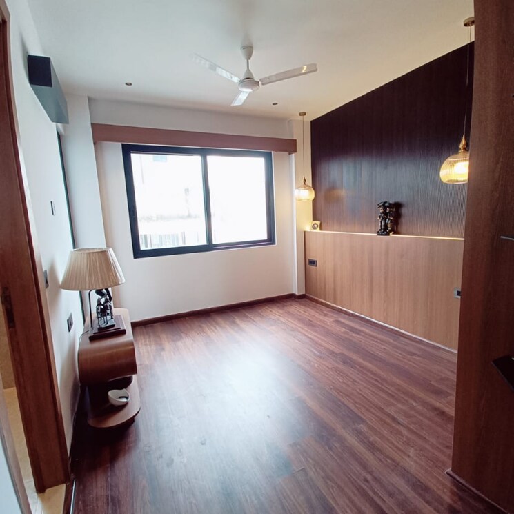 Room, sector 52 3.5 Bedroom 240 Sq.Yd. Builder Floor In Sector 52 Gurgaon 9245752