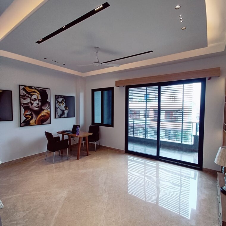 Room, sector 52 3.5 Bedroom 240 Sq.Yd. Builder Floor In Sector 52 Gurgaon 9245752