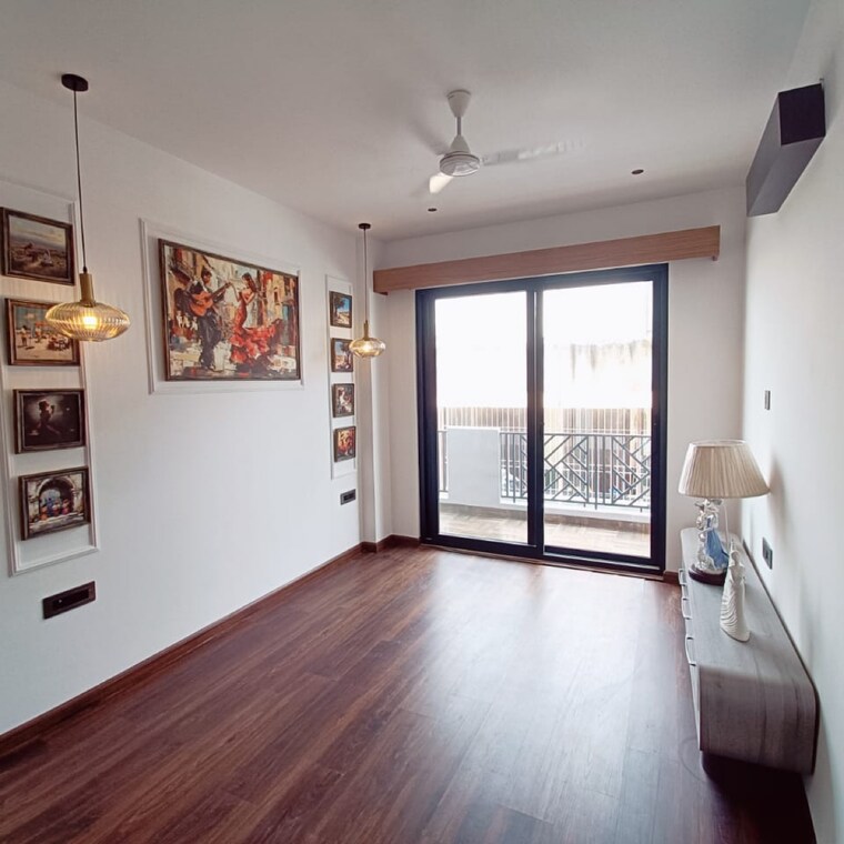 Room, sector 52 3.5 Bedroom 240 Sq.Yd. Builder Floor In Sector 52 Gurgaon 9245752