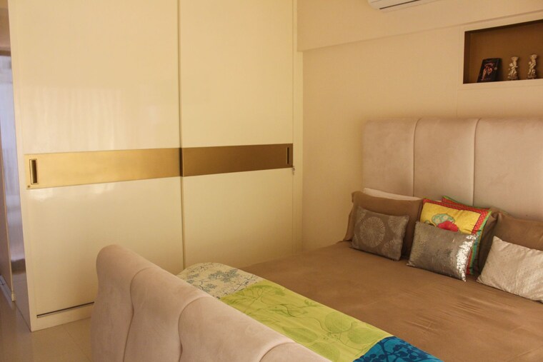 Bedroom, sea-garden-view 3 Bedroom 1000 Sq.Ft. Apartment In Santacruz West Mumbai 9245767