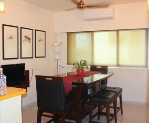Team Area in 3 BHK Apartment at Sea Garden View, Santacruz West – for Sale