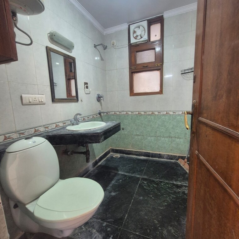 Bathroom, airport-apartments 3 Bedroom 2100 Sq.Ft. Apartment In Islampur Gurgaon 9245812