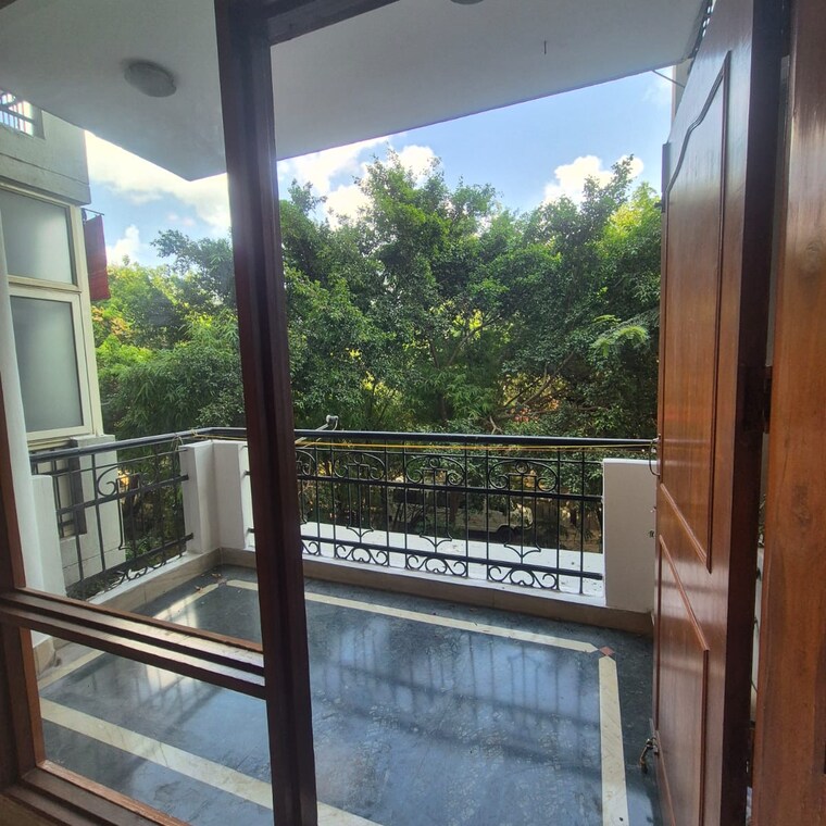 Balcony, airport-apartments 3 Bedroom 2100 Sq.Ft. Apartment In Islampur Gurgaon 9245812