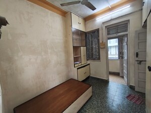 Room in 1 BHK Apartment at Vakola – for Rent