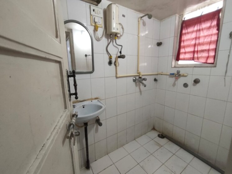 Bathroom, vakola 1 Bedroom 350 Sq.Ft. Apartment In Vakola Mumbai 9245816