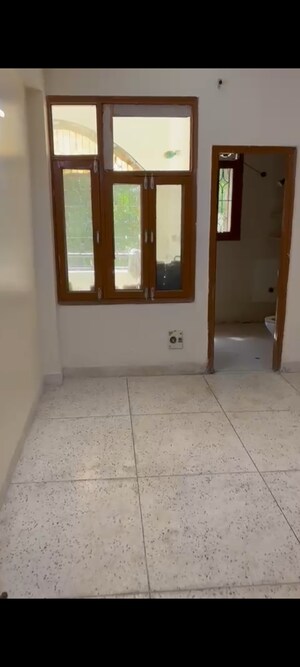 Room in 3 BHK Apartment at Antriksh Overseas Apartment, Sector 50 – for Sale