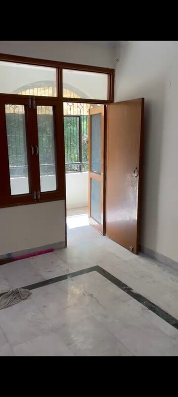 Room in 3 BHK Apartment at Antriksh Overseas Apartment, Sector 50 – for Sale