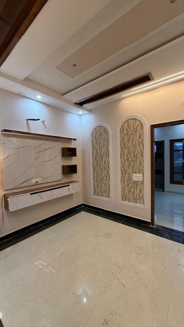 Room in 4 BHK Independent House at Sector 115 – for Sale