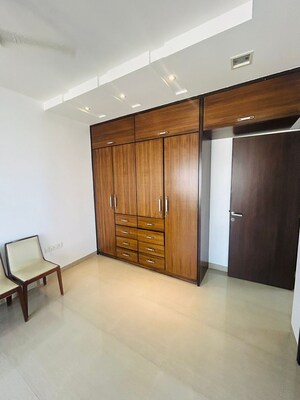 Room in 2 BHK Apartment at Atlanta Heights, Prabhadevi – for Rent