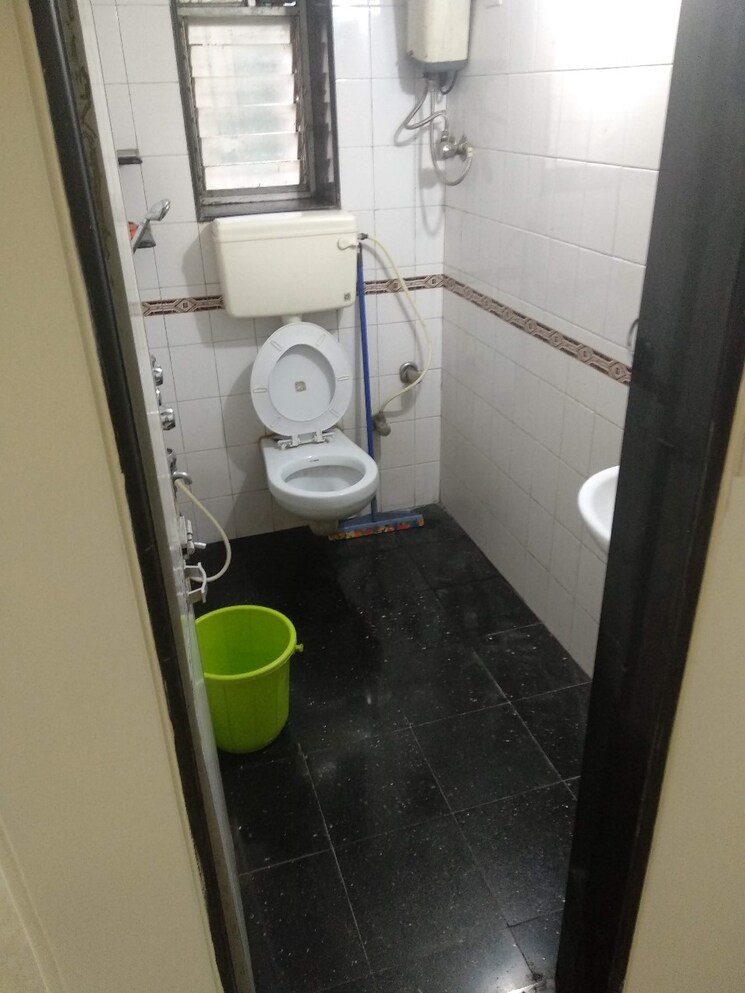 Bathroom, arvasu-chs-ltd 2 Bedroom 1000 Sq.Ft. Apartment In Santacruz West Mumbai 9245885